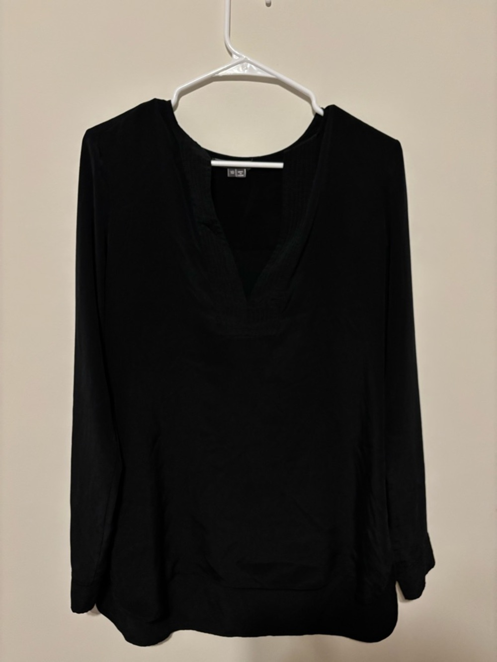 Vince Black Deep V Long Sleeve Tunic 100% Silk Blouse Size 10